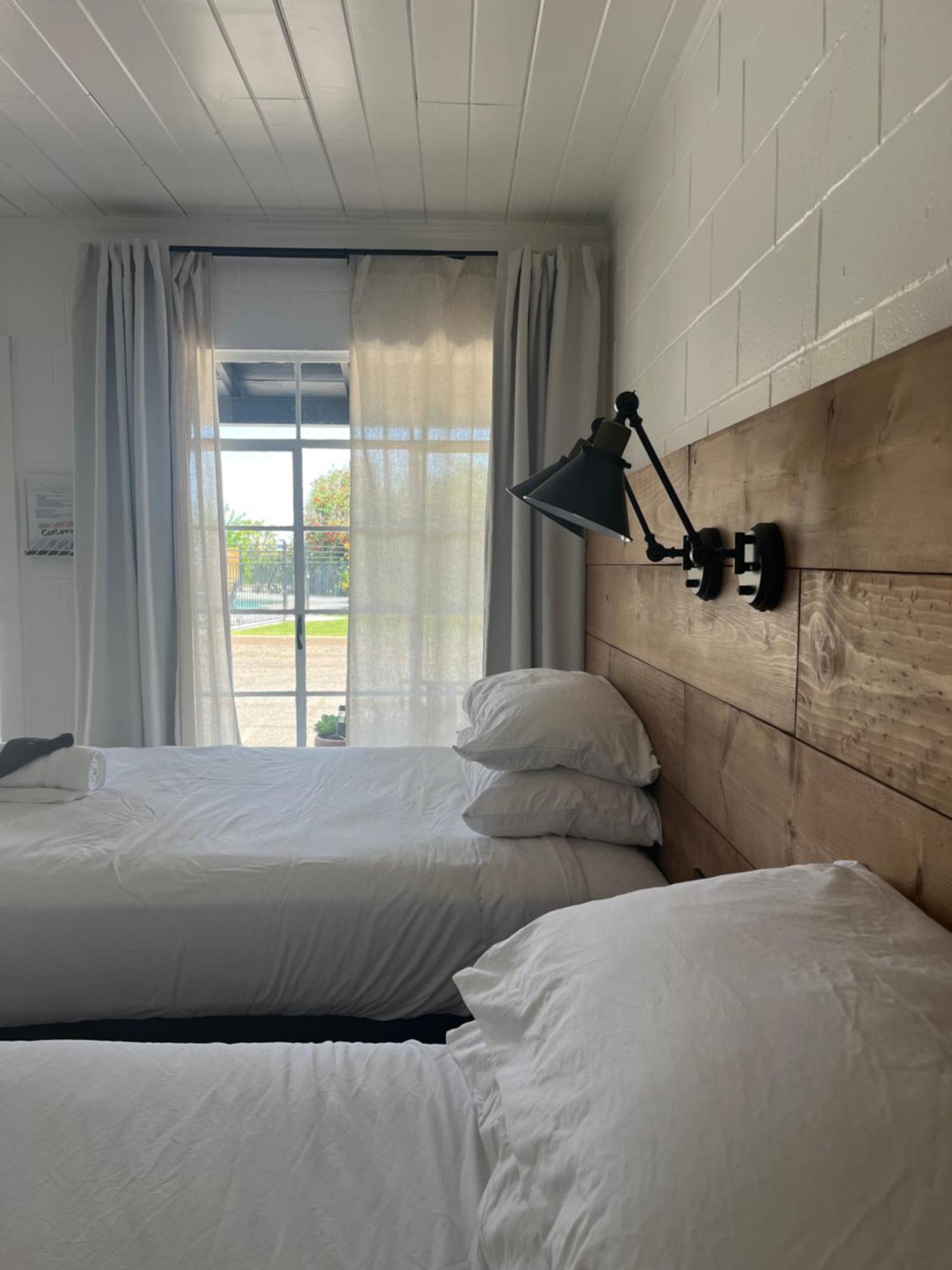 رِد بلاف Triangle Motel المظهر الخارجي الصورة